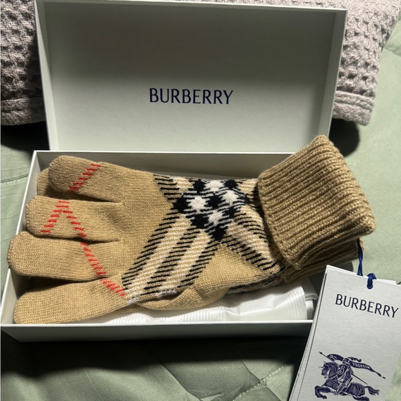 Burberry Tan and Black Check Cashmere Blend Gloves - Picture 4 of 5